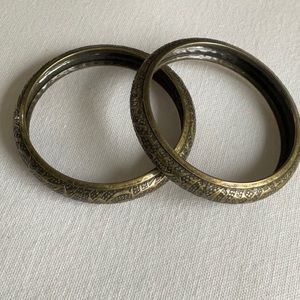 Premier Designs Black Enamel & Burnished Gold Bangle Bracelet Egyptian Style